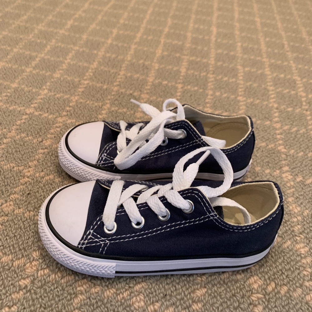 Little boys converse
